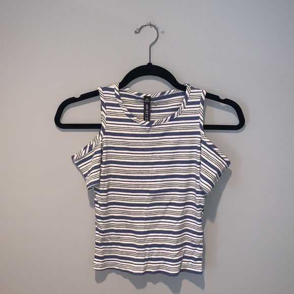 DESIGN LAB LORD & TAYLOR COLD SHOULDER TOP - Picture 5 of 5